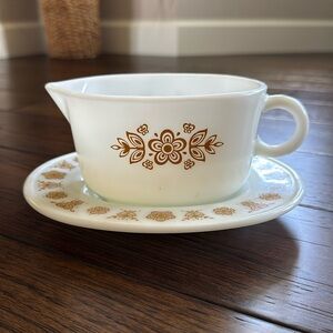 Vintage Pyrex Butterfly Gold Gravy Boat & Underplate - Excellent Condition